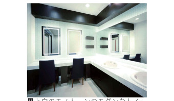 黒と白のモノトーンのモダンなトイレ